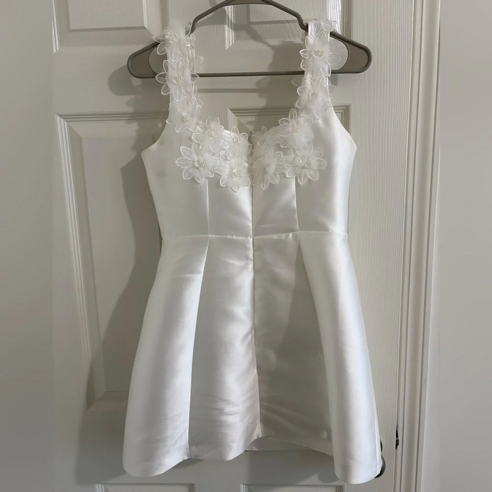 Elliatt Elder Dress White Mini - Picture 6 of 15